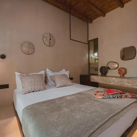 Legends In Town, By Mykonos High Apart-hotel